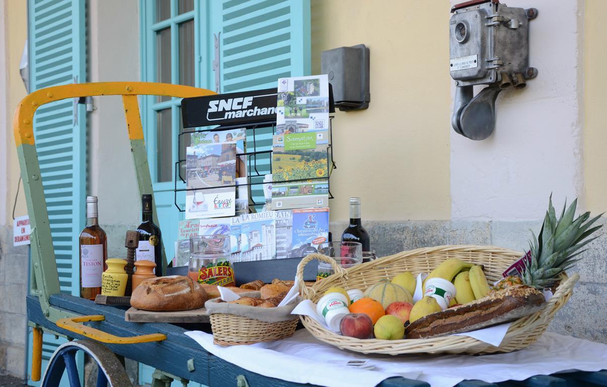 Bed and Breakfast Avenue De La Gare Riscle Экстерьер фото