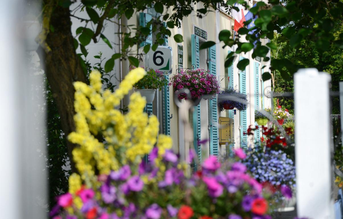 Bed and Breakfast Avenue De La Gare Riscle Экстерьер фото